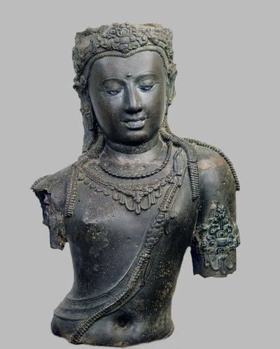 Immagine a grandezza naturale di Bodhisattva Padmapani, da Chaiya, Thailandia, 775 d.C. da Srivijaya